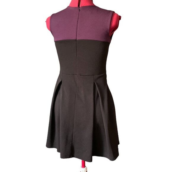 EVE LAVOIE - Asymmetrical short sleeveless dress black and burgundy  horse print - Picture 7 of 12